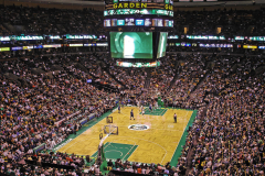 字母哥兄弟篮球引争议，詹姆斯公开表达不满